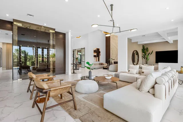 Royal Palm Yacht and Country Club Residence photo 14