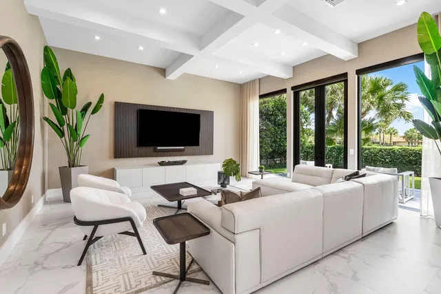 Royal Palm Yacht and Country Club Residence photo 34