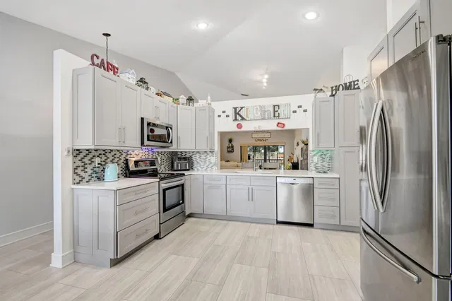 Unit 204 photo 10