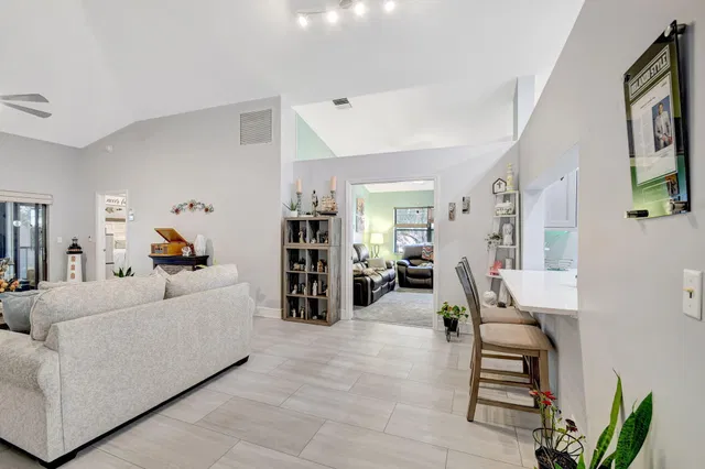 Unit 204 photo 14