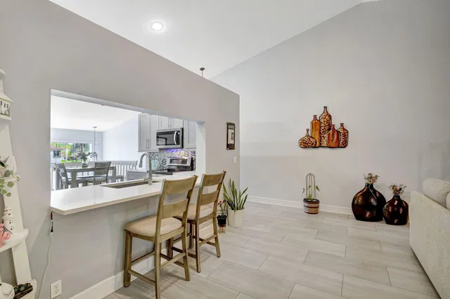 Unit 204 photo 16