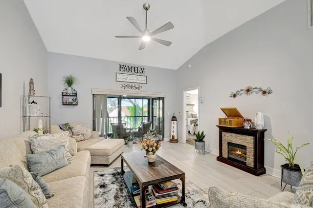 Unit 204 photo 18