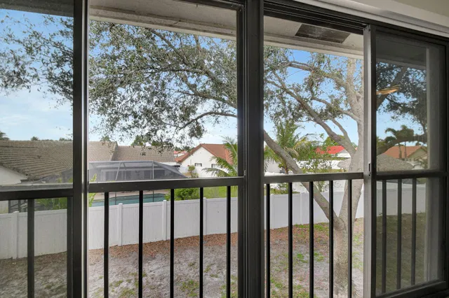 Unit 204 photo 25