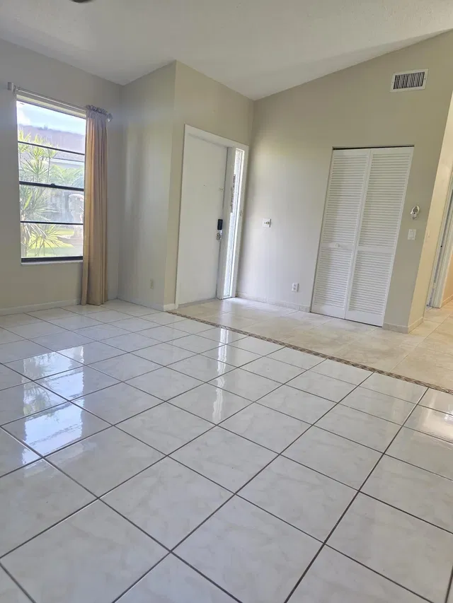 Residence photo 6