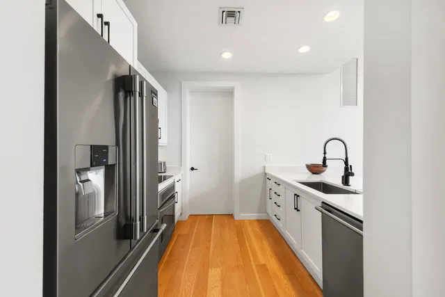 The Meridian Unit 405 photo 4