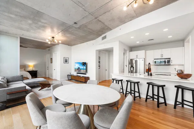 The Meridian Unit 405 photo 5