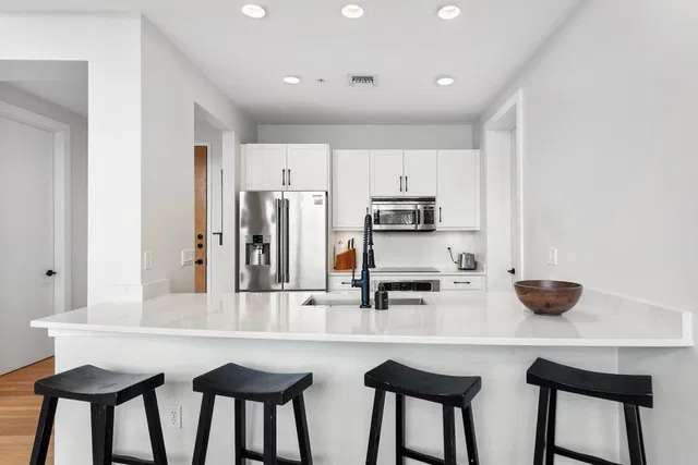 The Meridian Unit 405 photo 6