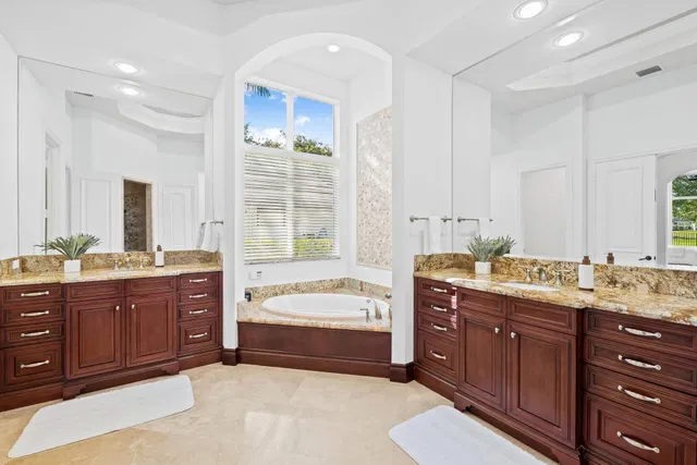 Boca Bath & Tennis Residence photo 18