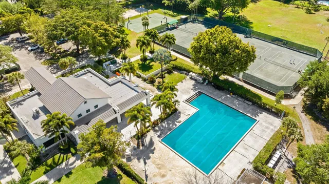 Boca Bath & Tennis Residence photo 57