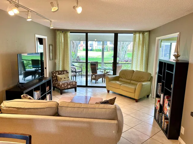 Unit 104 photo 6
