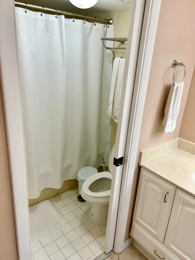 Unit 104 photo 13