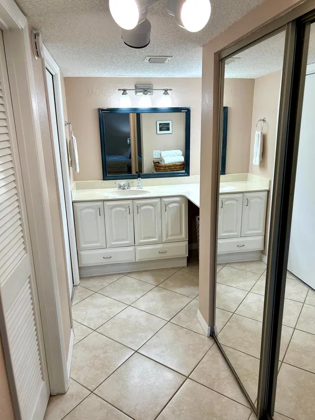 Unit 104 photo 14