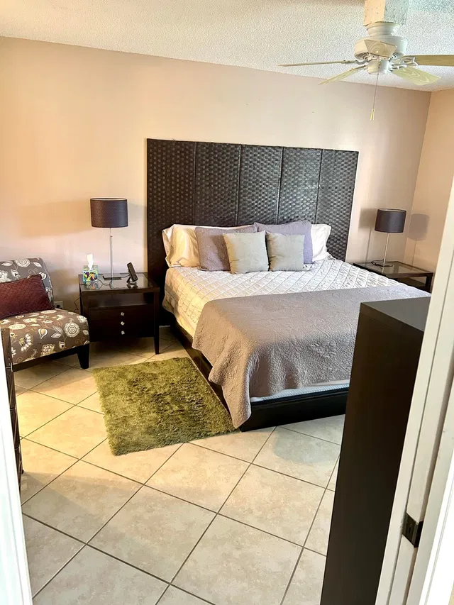 Unit 104 photo 17