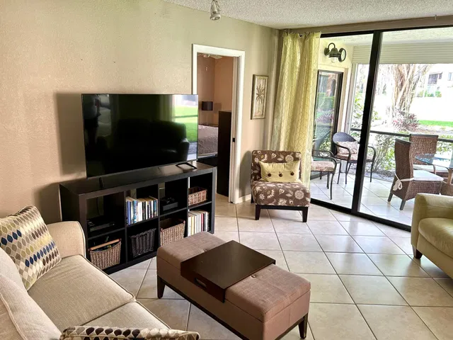Unit 104 photo 18