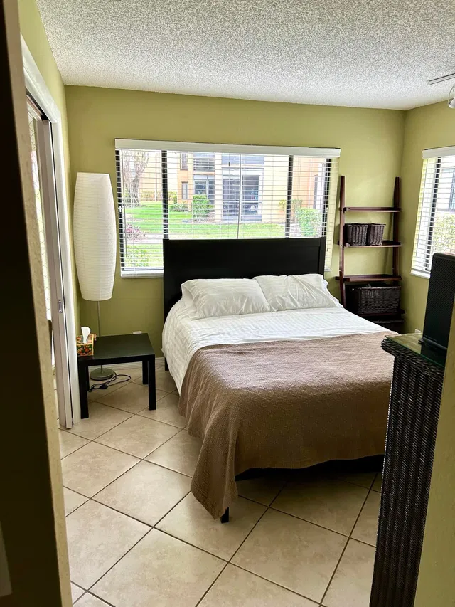 Unit 104 photo 20