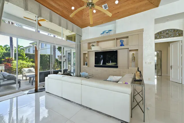 Royal Palm Yacht and Country Club Residence photo 30