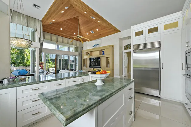 Royal Palm Yacht and Country Club Residence photo 32