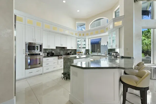 Royal Palm Yacht and Country Club Residence photo 34