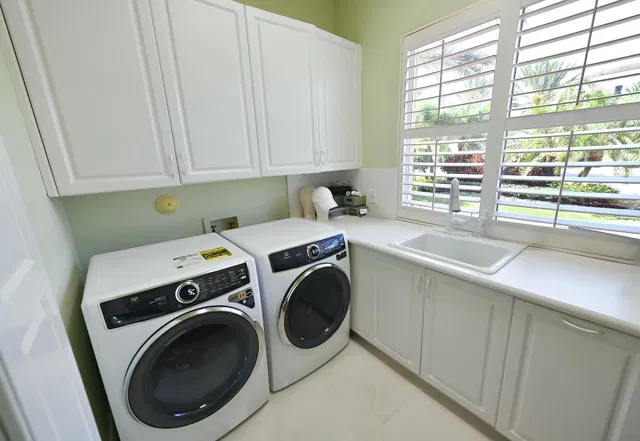 Royal Palm Yacht and Country Club Residence photo 35