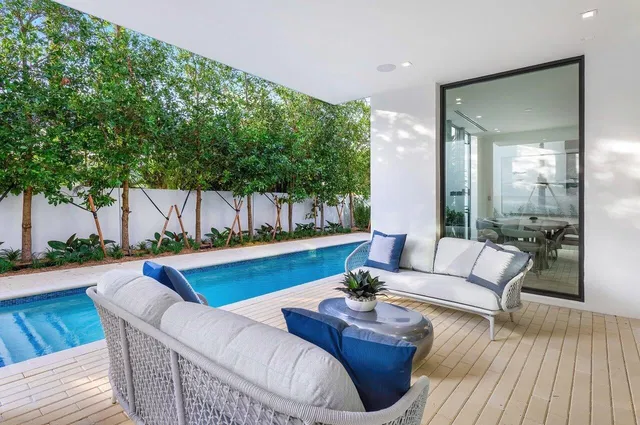 Palm Trail Delray Beach Residence photo 24
