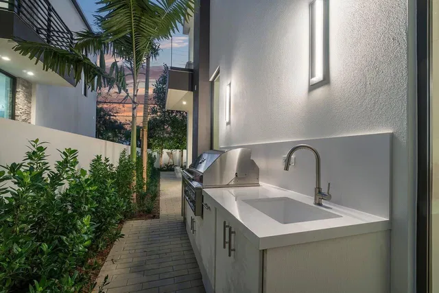 Palm Trail Delray Beach Residence photo 28