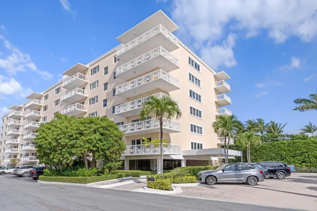 250 Bradley Place #204