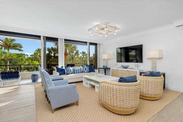 120 Sunset Avenue W #3a