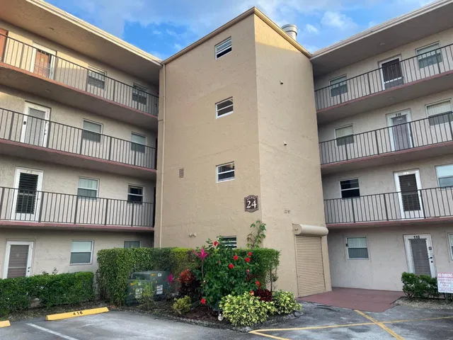 Unit 211 photo 2