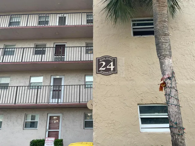 Unit 211 photo 3