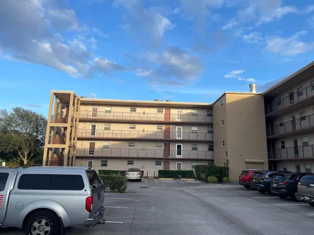 Unit 211 photo 6