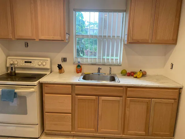 Unit 211 photo 7