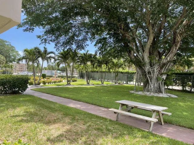 Unit 211 photo 22