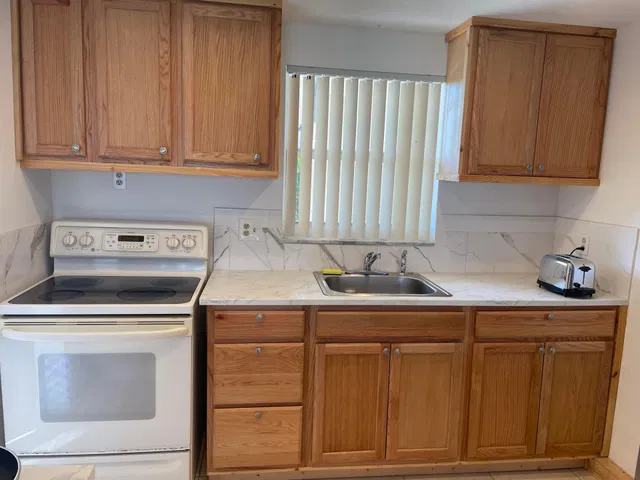 Unit 211 photo 32