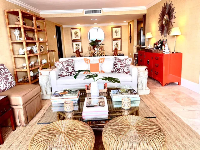 Trianon Unit 1402 photo 8