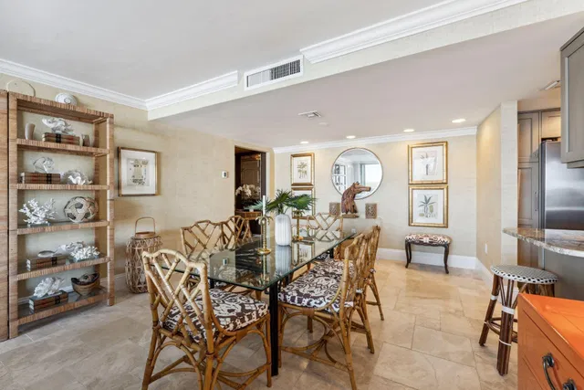 Trianon Unit 1402 photo 12
