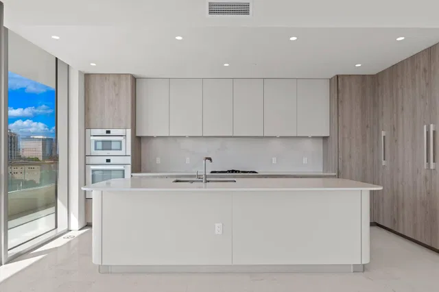 La Clara Palm Beach Unit 801 photo 14