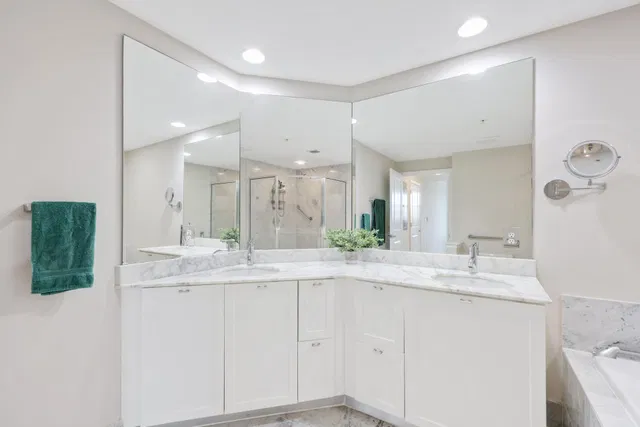 The Astor Unit 314 photo 32