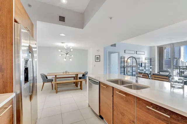 City Palms Unit 709 photo 9
