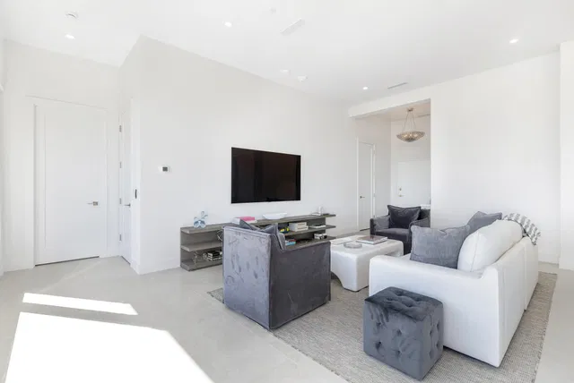 Palm Beach Towers, Palm Beach Unit 606a photo 11