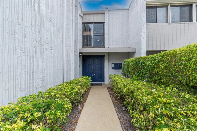 Unit 221 photo 8