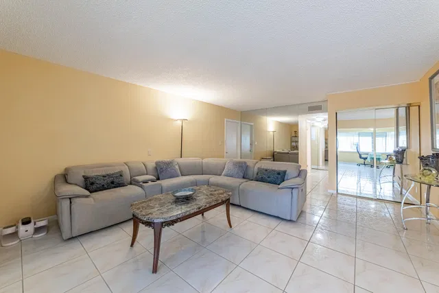 Unit 221 photo 28