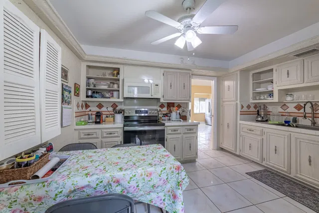 Unit 221 photo 33