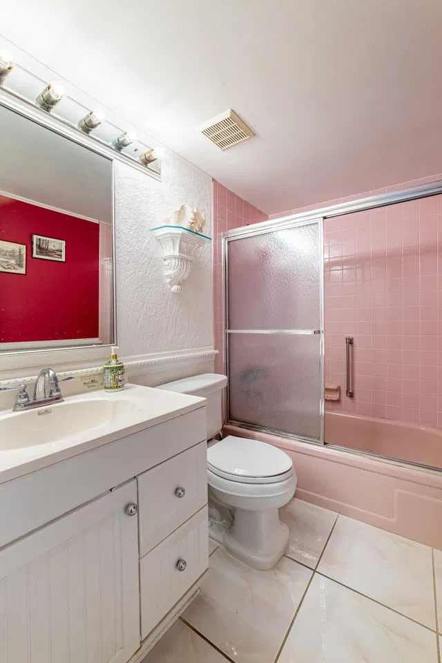 Unit 221 photo 34