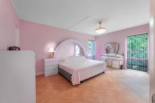 Unit 221 photo 36