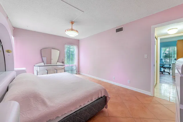 Unit 221 photo 37