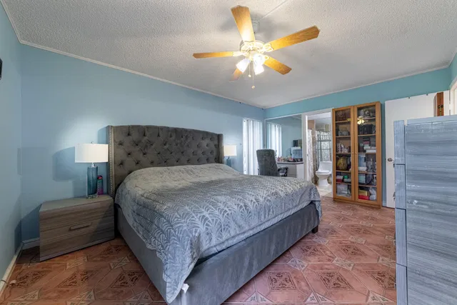 Unit 221 photo 40