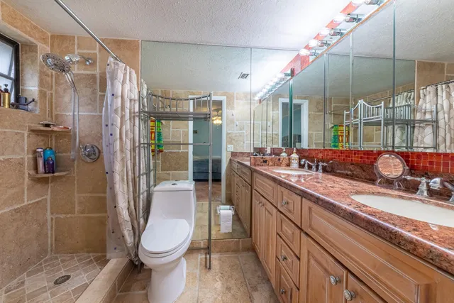 Unit 221 photo 41
