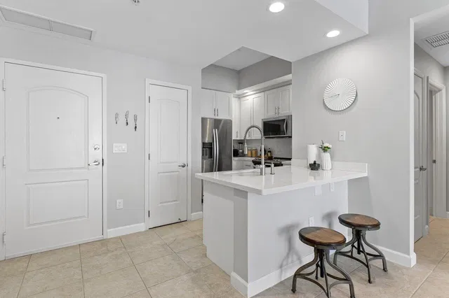 One City Plaza Unit 1524 photo 6