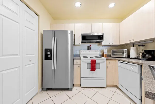 Flagler Pointe Unit 931 photo 7
