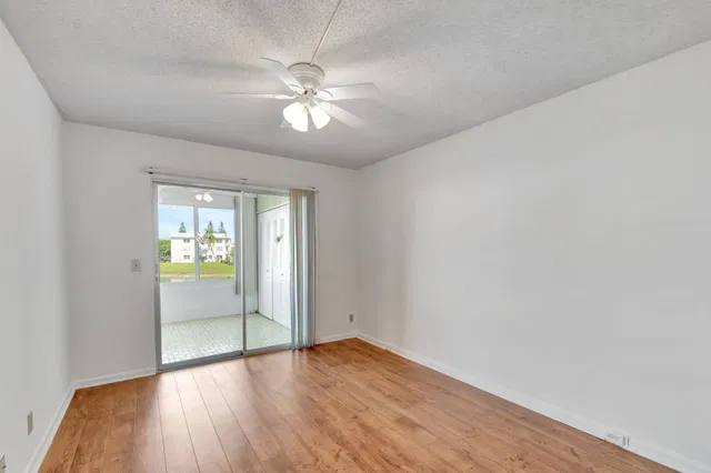 Unit 267 photo 5